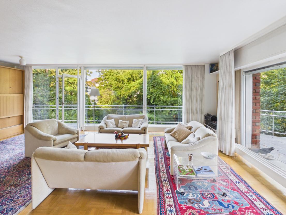  Wohnzimmer mit Panoramablick