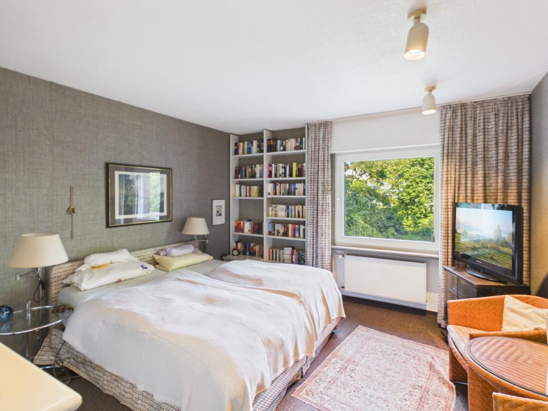 Komfortables Hauptschlafzimmer
