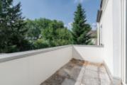 mit Balkon