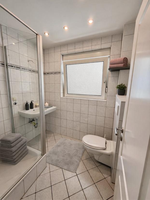 Badezimmer EG (KI Staging)