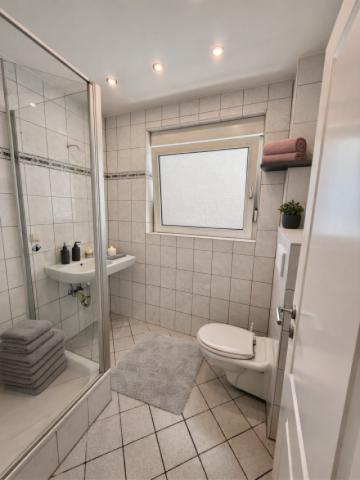 Badezimmer EG (KI Staging)