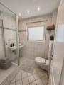 Badezimmer EG (KI Staging)