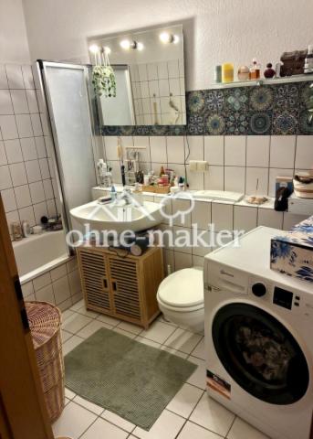 Tageslichtbad mit Wanne