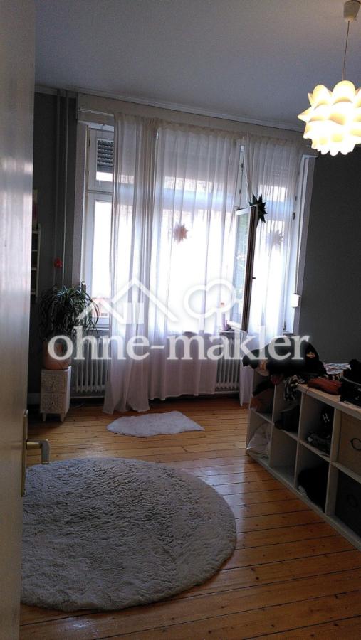 Schlafzimmer, Blick zur Straße