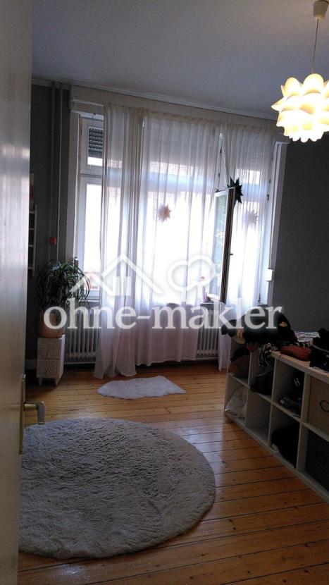 Schlafzimmer, Blick zur Straße