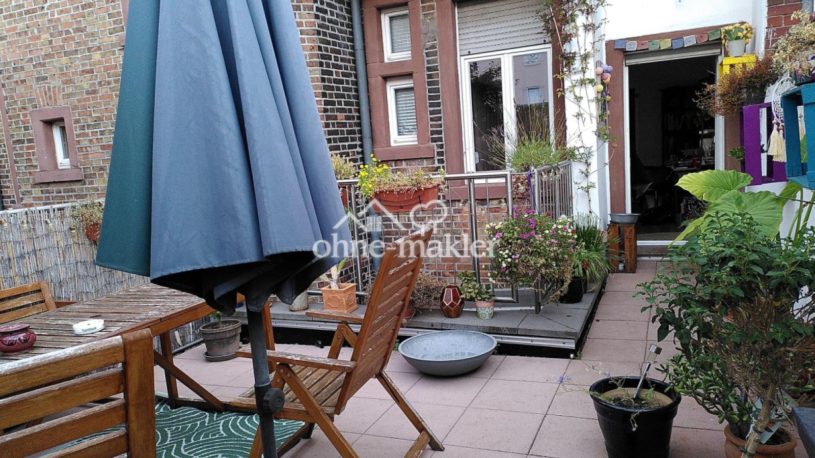 Terrasse, Blick zum Haus