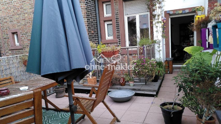 Terrasse, Blick zum Haus