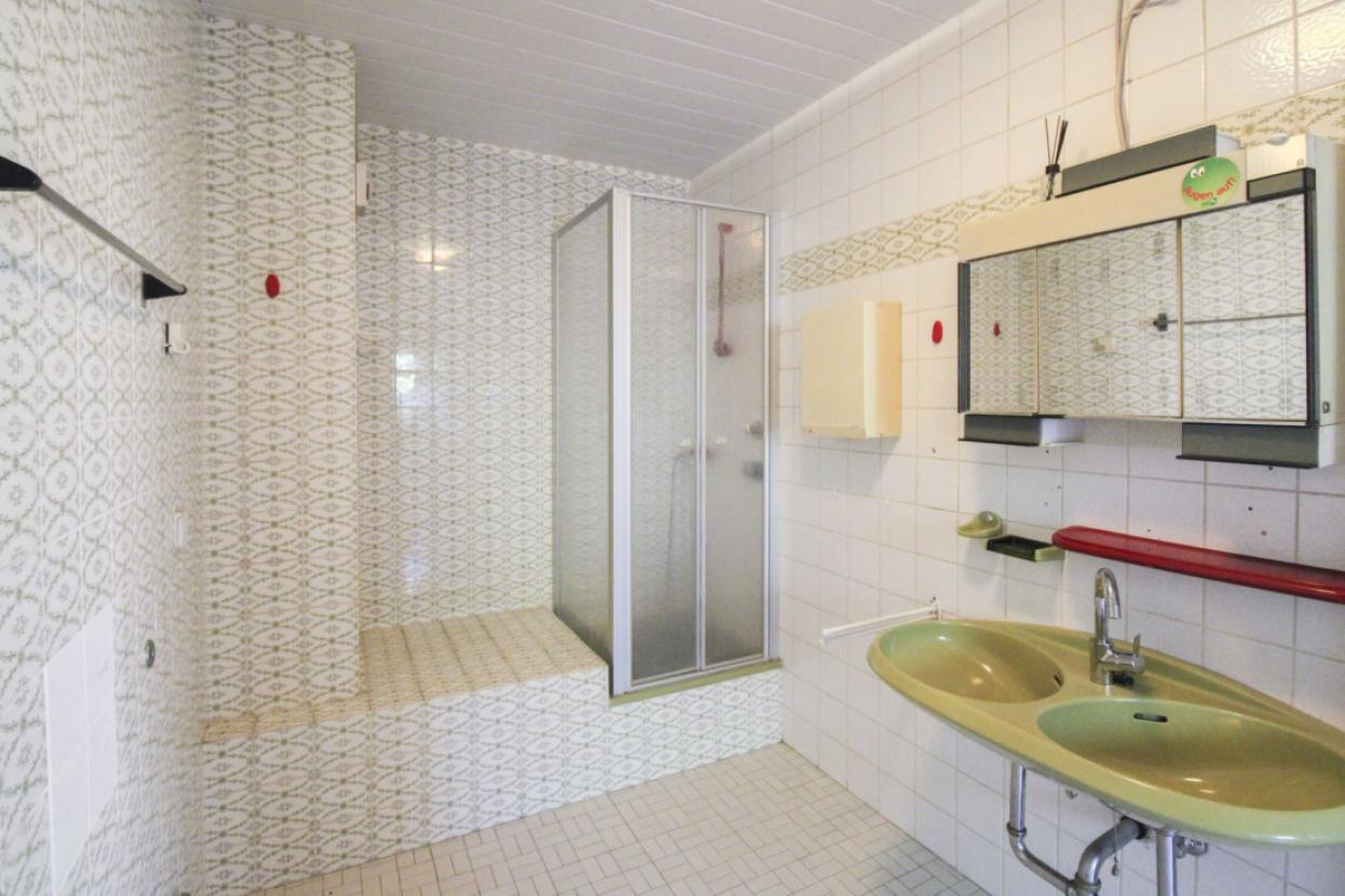 Badezimmer (EG)