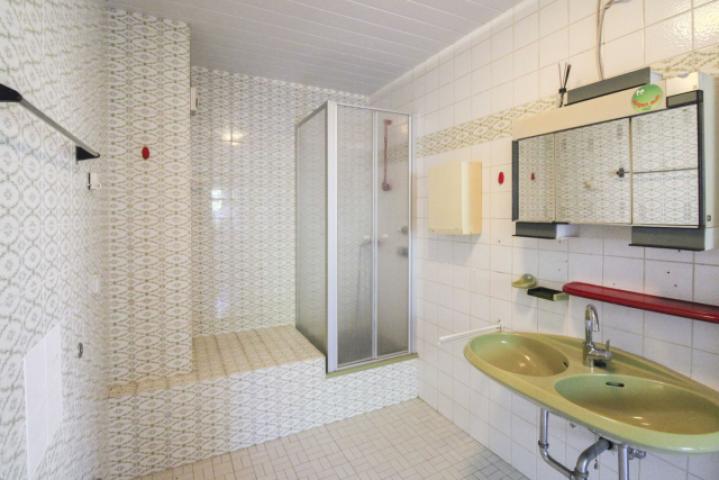 Badezimmer (EG)