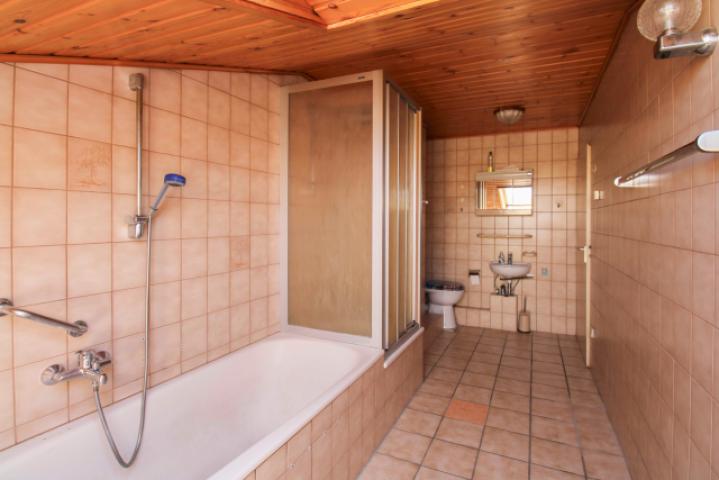 Badezimmer (DG)