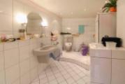 13. Badezimmer EG