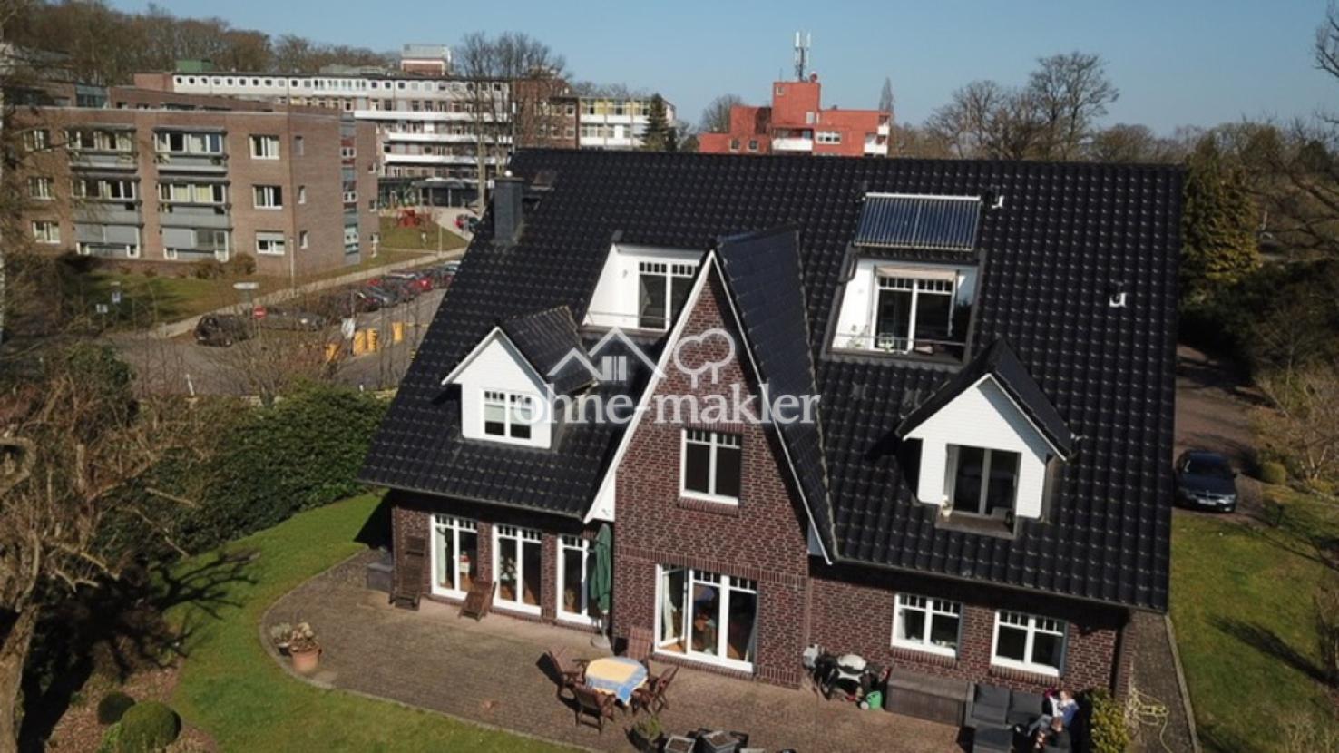 Whg links mit Giebel + Loggia