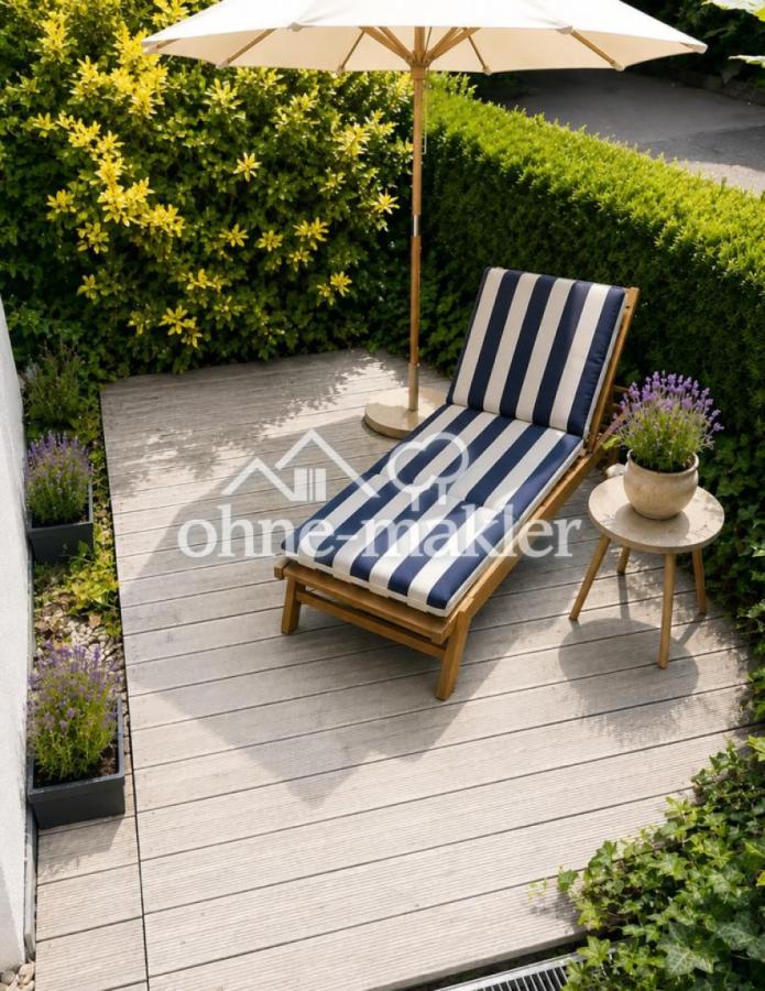 Terrasse im Vorgarten