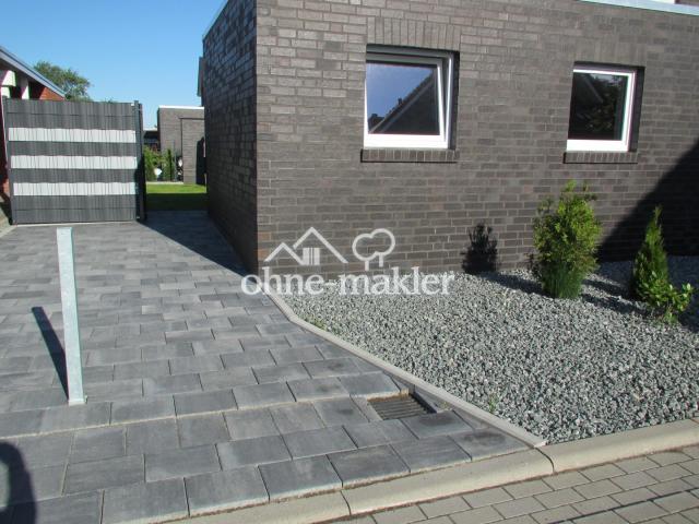 zus. Stellplatz neben Haus