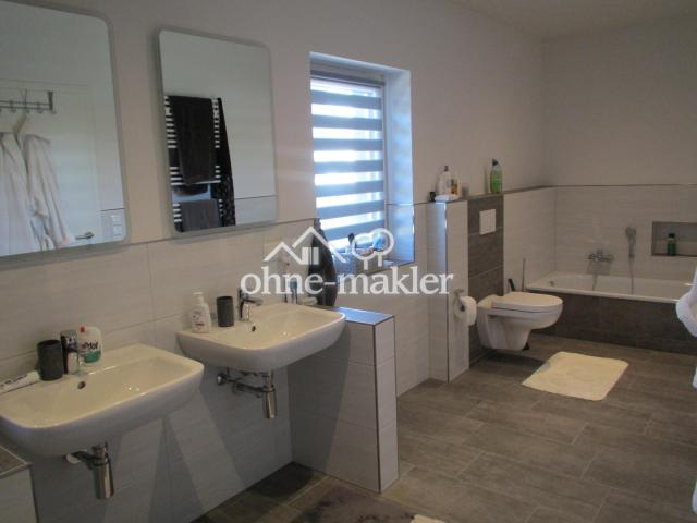 Badezimmer OG mit Badewanne