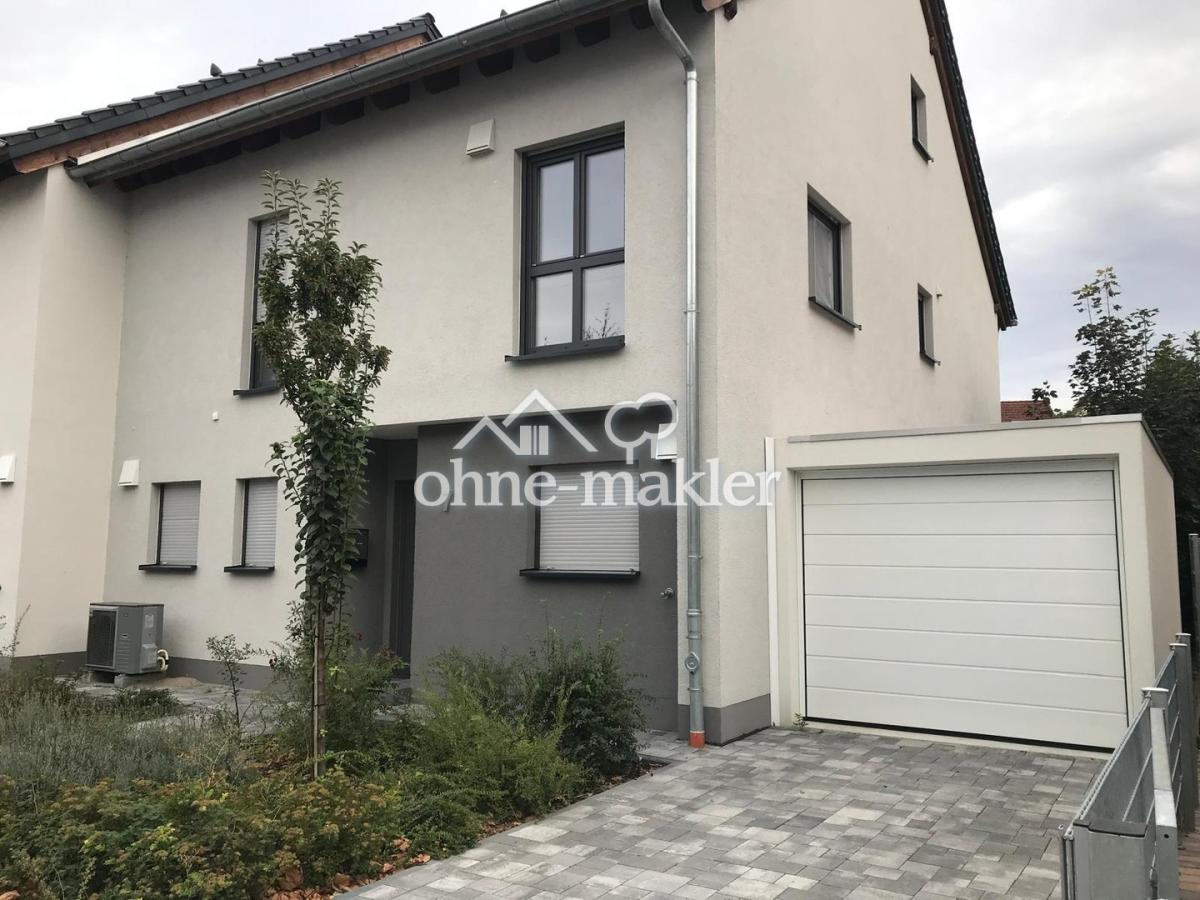 Aussenansicht mit Garage