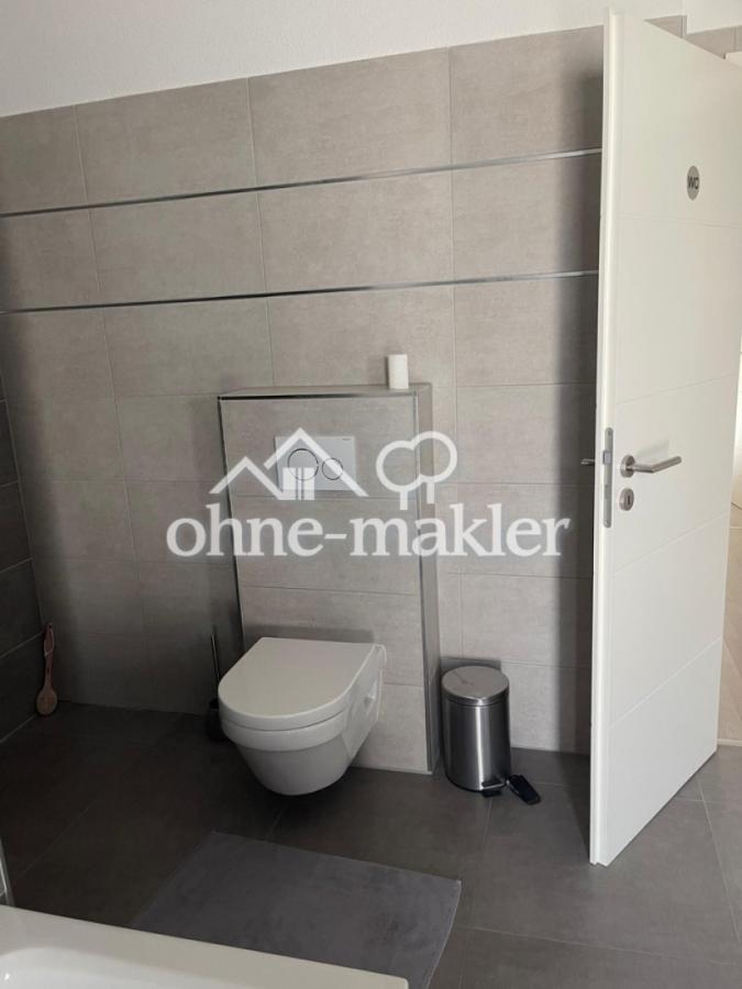 Elternbad mit Wanne und Dusche