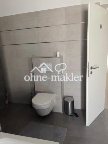 Elternbad mit Wanne und Dusche