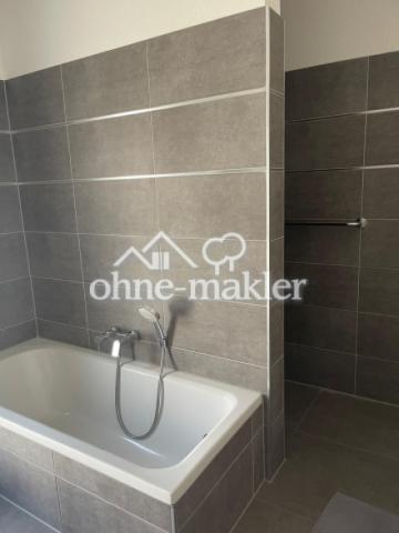 Elternbad mit Wanne + Dusche