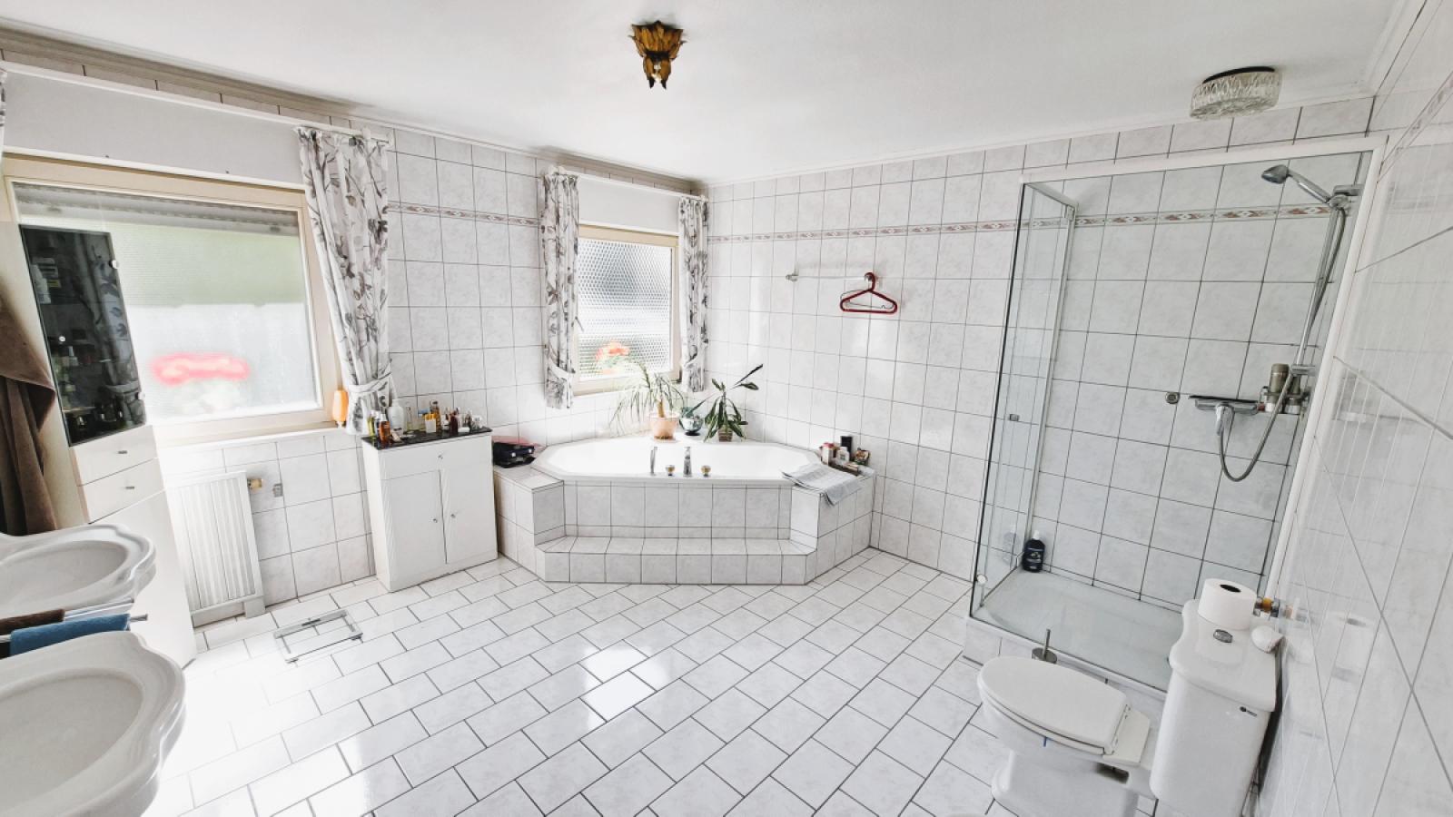 Badezimmer EG
