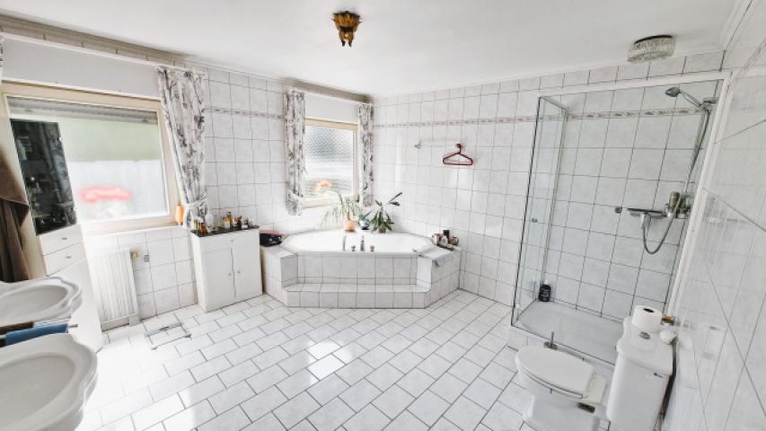 Badezimmer EG