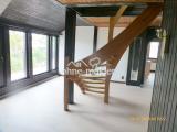 Wohnzimmer mit kleinem Balkon