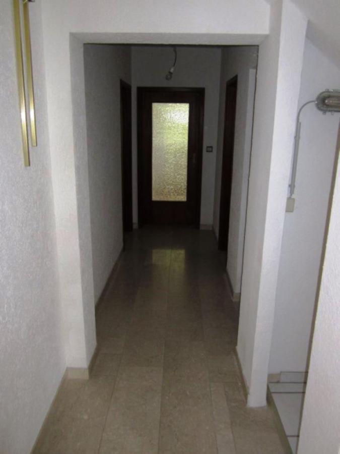 11 Flur Blick i.d. Whg