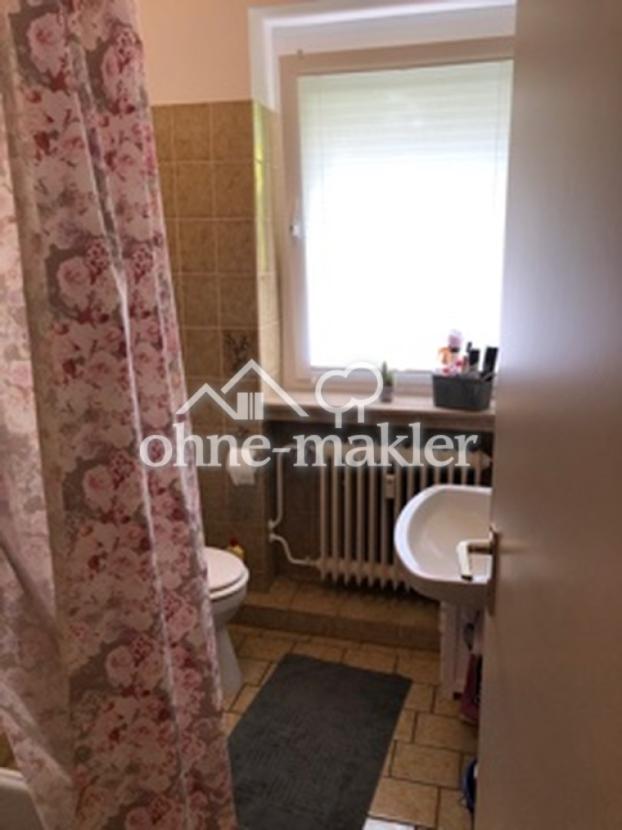Badezimmer mit Fenster