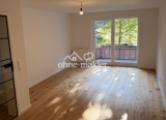 Wohnzimmer mit Balkon