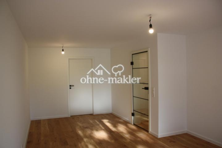 Wohnzimmer mit Balkon