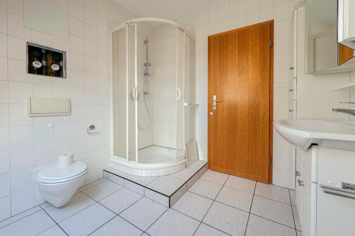 Badezimmer Ansicht 01