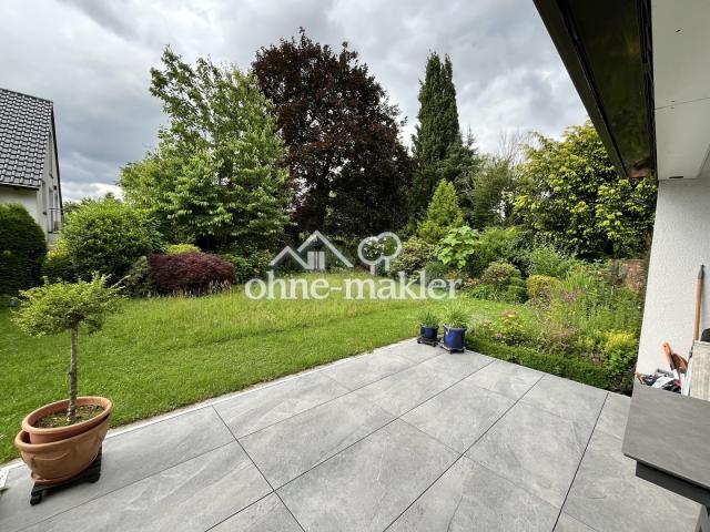 Terrasse und Gartenblick