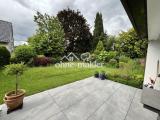 Terrasse und Gartenblick