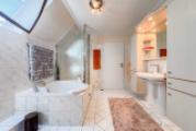 Badezimmer Hauptwohnung