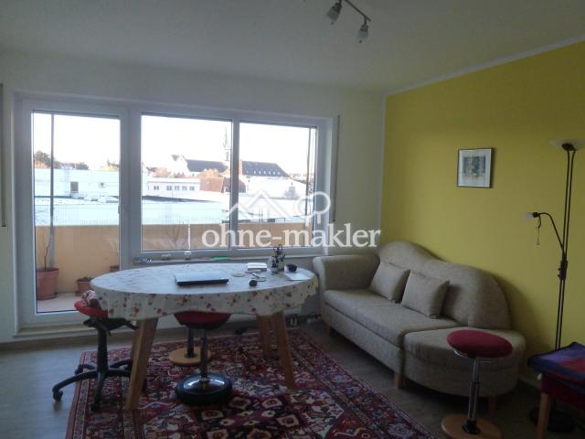 Wohnzimmer mit Balkon