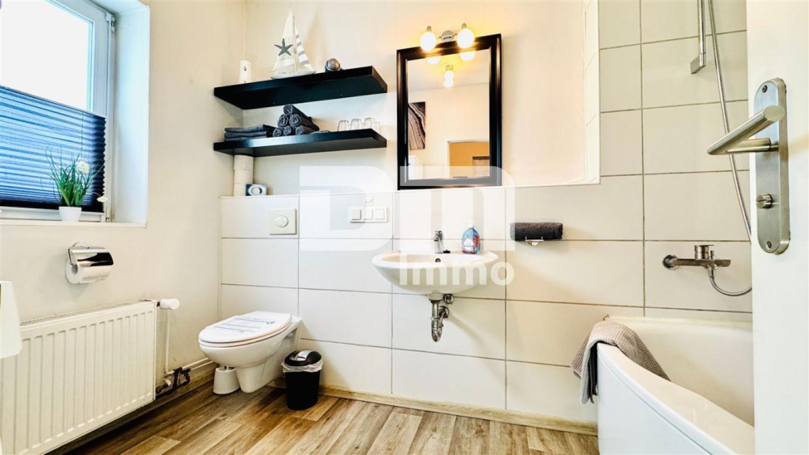 Haus 1 EG Bad / Wanne / Waschmaschine