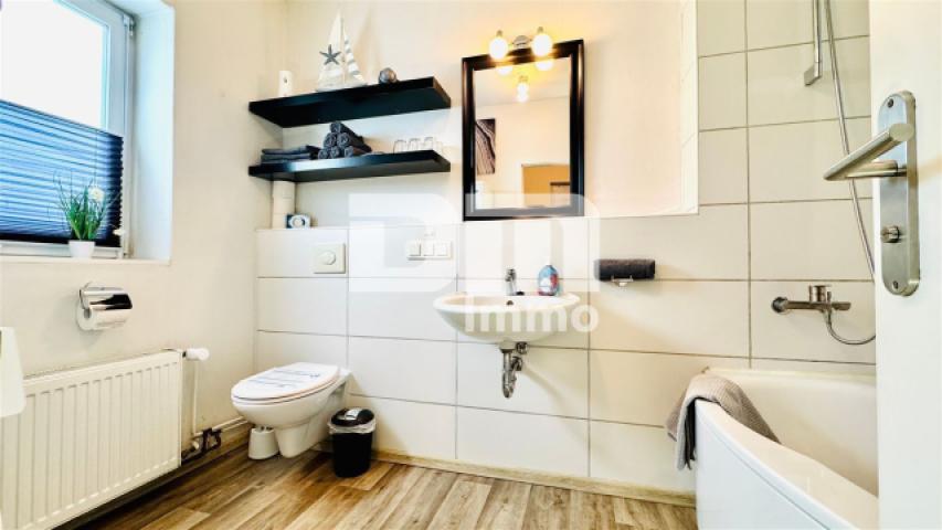 Haus 1 EG Bad / Wanne / Waschmaschine
