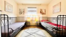 Haus 1 OG / DG Schlafzimmer 1 / Kind