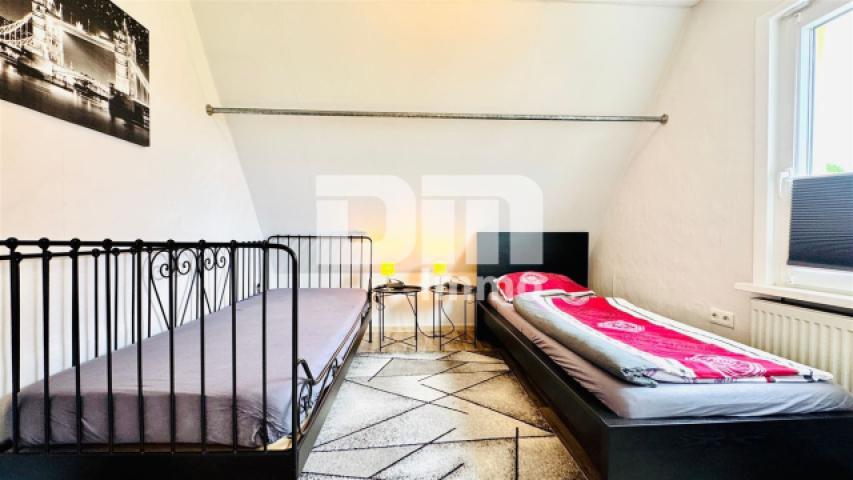 Haus 1 OG / DG Schlafzimmer 3 / Ankleide