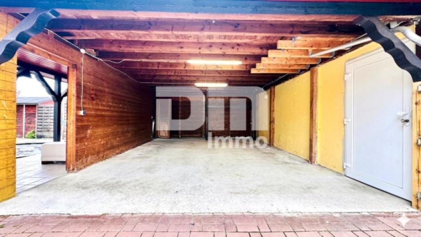 Großes Carport / Zugang KG / Garten