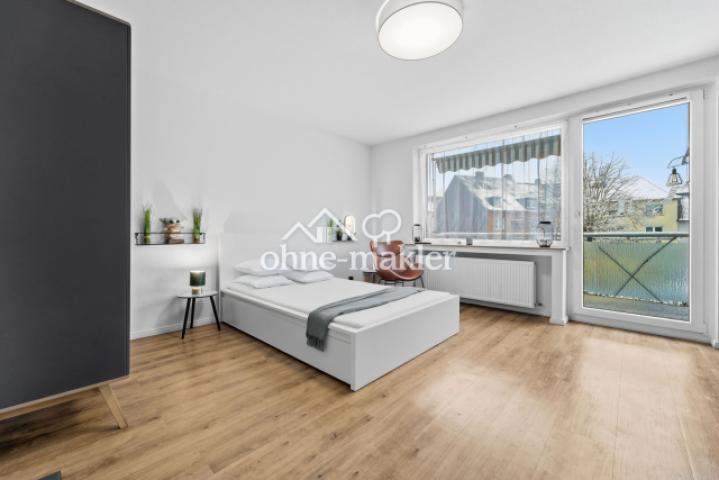 Schlaffzimmer mit Balkon