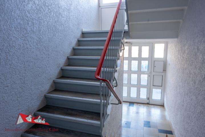 Treppenhaus mit Eingangsbereich