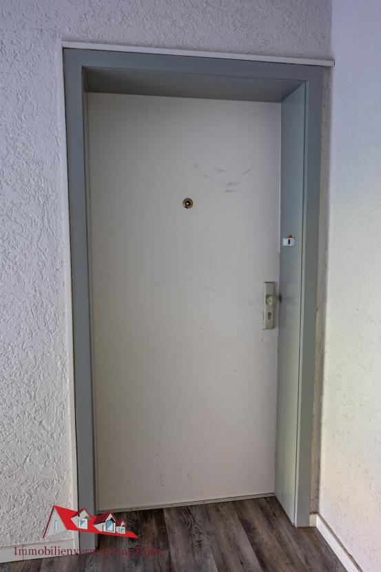 Wohnungseingangstür DG li.