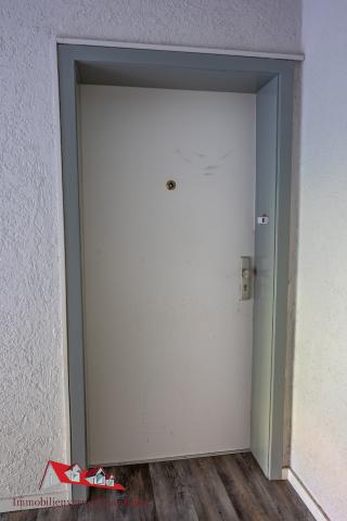 Wohnungseingangstür DG li.