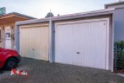 Garagen vorderseite links vom Haus