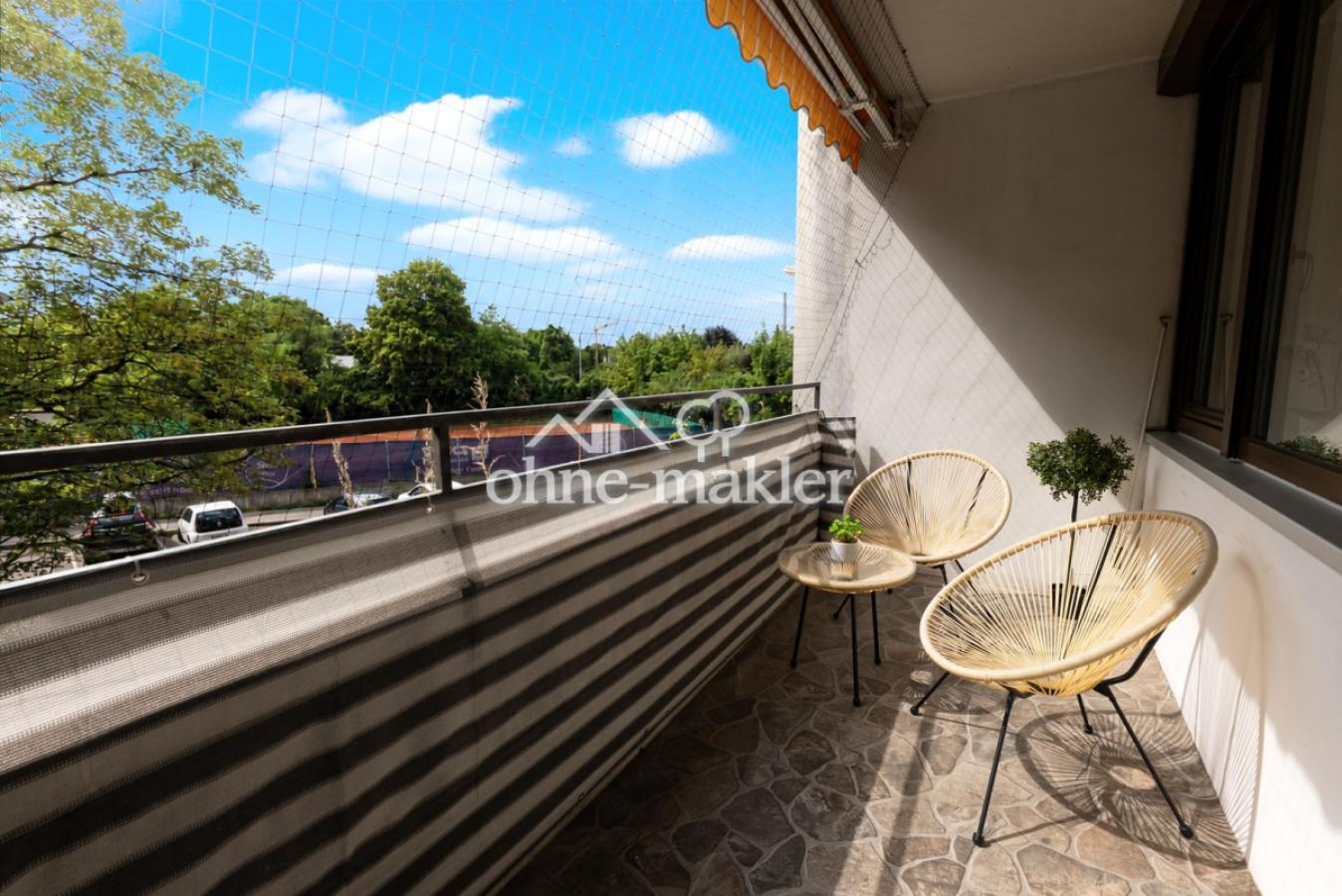großer Balkon