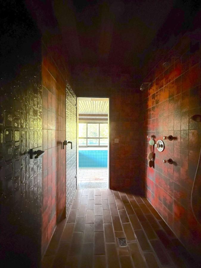 Dusche Schwimmbad