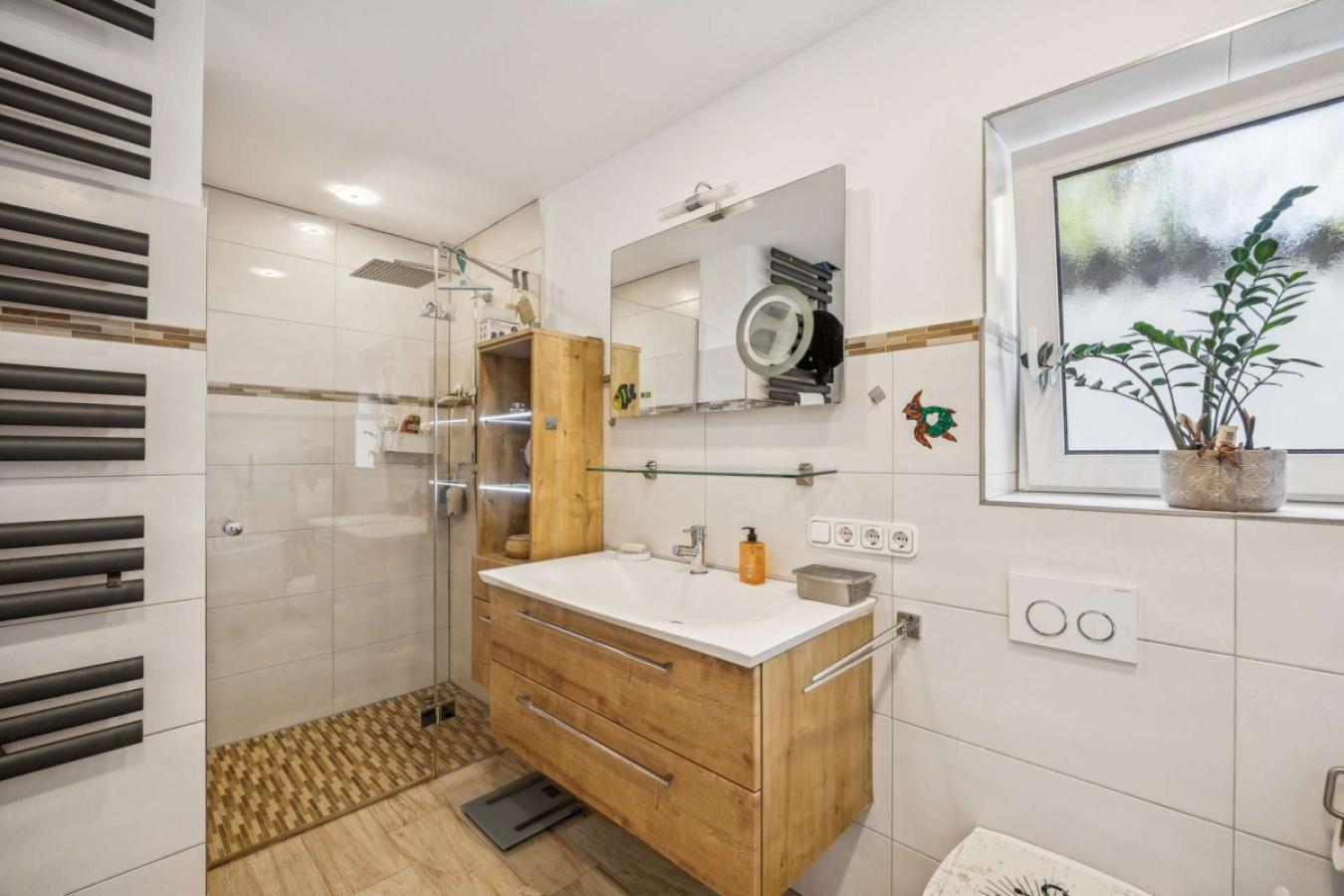 Badezimmer mit Badewanne