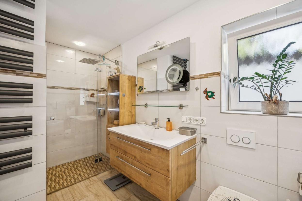 Badezimmer mit Badewanne