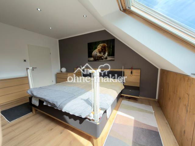 Schlafzimmer mit Einbauschrank